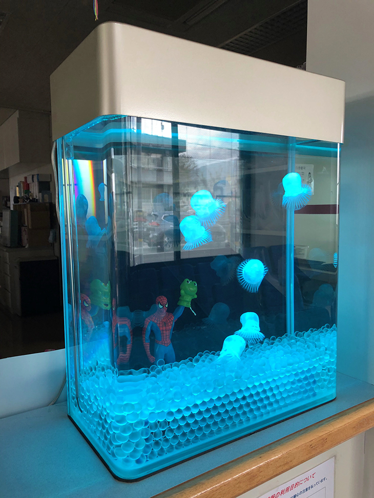 人工クラゲ水槽