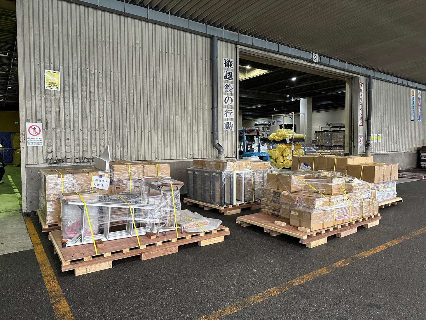 台湾の展覧会の荷物